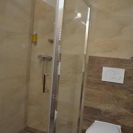 Tri Kopy*** - Penzion, Restauracia A Pizza * Smrecany