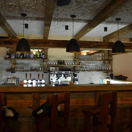 Maison d'hôtes Tri Kopy*** - Penzion, Restauracia A Pizza