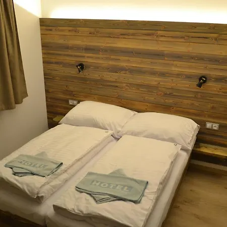 Maison d'hôtes Tri Kopy*** - Penzion, Restauracia A Pizza