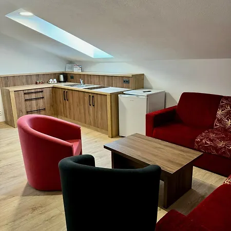 Tri Kopy*** - Penzion, Restauracia A Pizza Guest house Smrecany